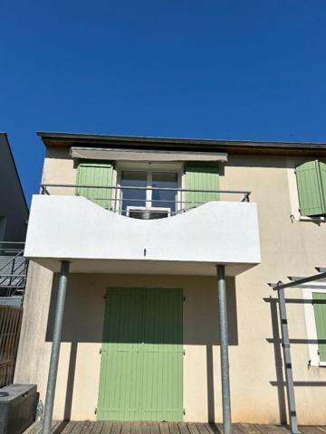 Appartement 3 pièces avec balcon, parking et piscines
