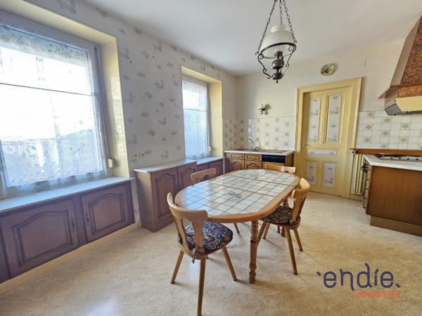 À vendre – Spacieux appartement 5 pièces de 111 m² avec extérieur, garage et caves à Valdoie.