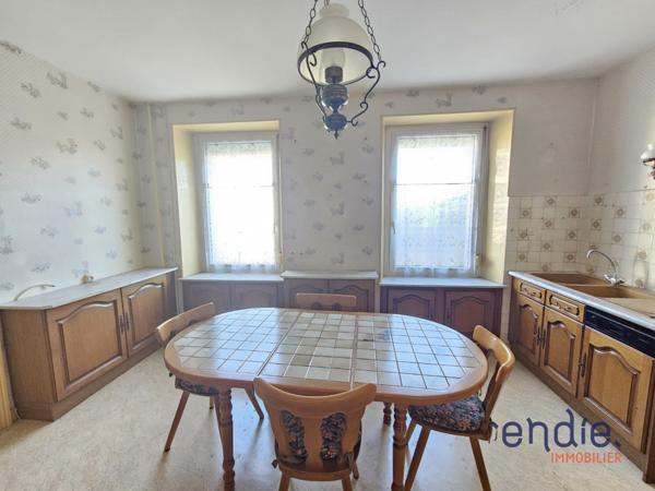 À vendre – Spacieux appartement 5 pièces de 111 m² avec extérieur, garage et caves à Valdoie.
