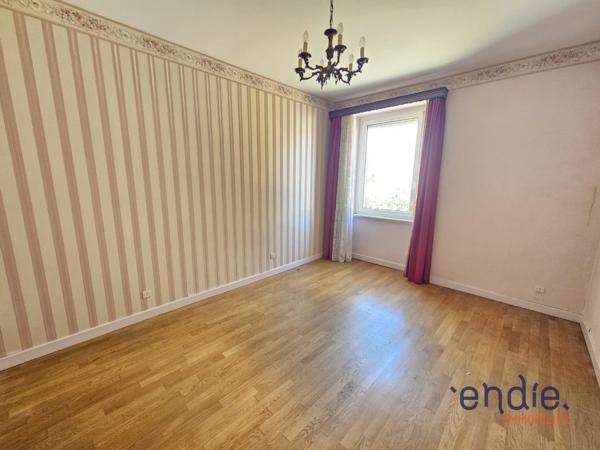 À vendre – Spacieux appartement 5 pièces de 111 m² avec extérieur, garage et caves à Valdoie.