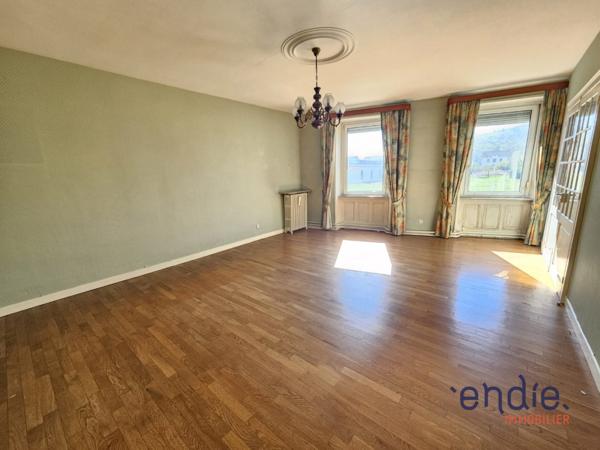 À vendre – Spacieux appartement 5 pièces de 111 m² avec extérieur, garage et caves à Valdoie.