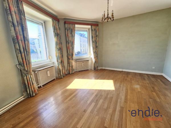 À vendre – Spacieux appartement 5 pièces de 111 m² avec extérieur, garage et caves à Valdoie.