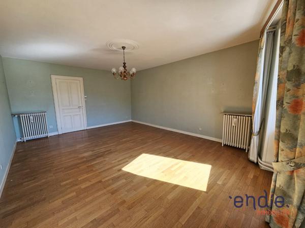 À vendre – Spacieux appartement 5 pièces de 111 m² avec extérieur, garage et caves à Valdoie.