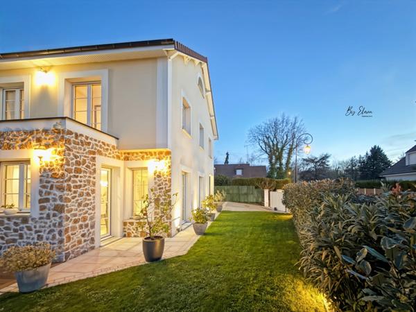 À vendre – Maison contemporaine d’exception – Récente – Prestations haut de gamme – Vue dégagée – Gouvernes – Sans travaux