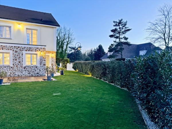 À vendre – Maison contemporaine d’exception – Récente – Prestations haut de gamme – Vue dégagée – Gouvernes – Sans travaux