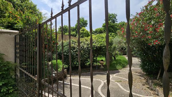 Le Mas-d'Agenais (47430) Maison en pierre 600m² à fort potentiel de développement touristique ou autre…