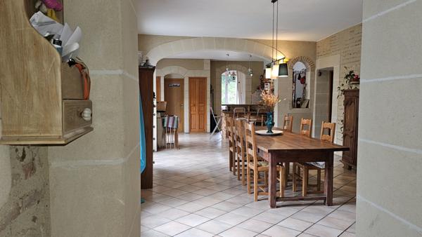 Le Mas-d'Agenais (47430) Maison en pierre 600m² à fort potentiel de développement touristique ou autre…