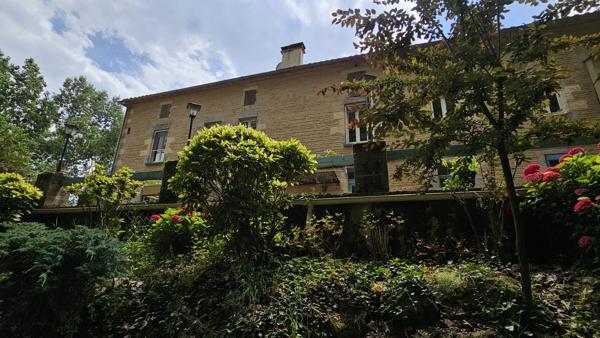 Le Mas-d'Agenais (47430) Maison en pierre 600m² à fort potentiel de développement touristique ou autre…