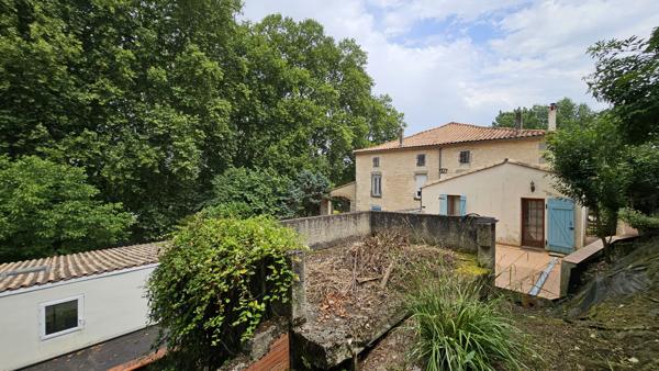 Le Mas-d'Agenais (47430) Maison en pierre 600m² à fort potentiel de développement touristique ou autre…