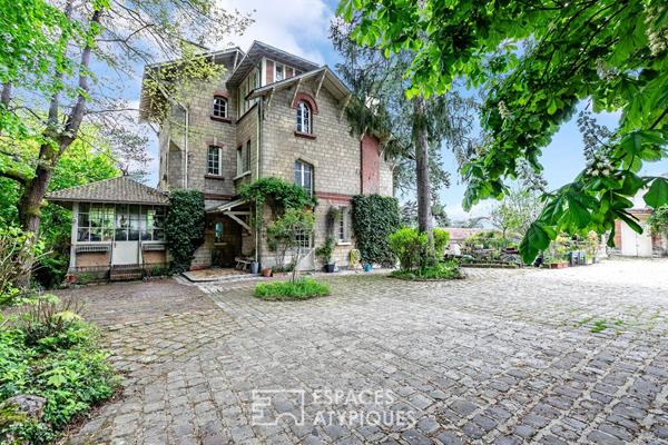 Villa avec vue, piscine et parc arboré, dépendances et maison de gardien