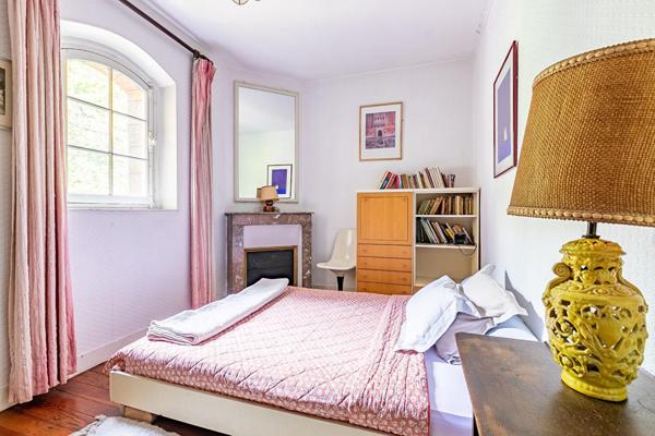 Villa avec vue, piscine et parc arboré, dépendances et maison de gardien