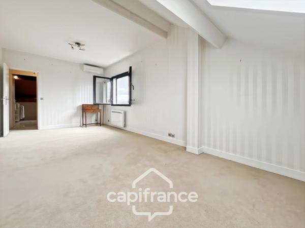 Maison familiale et polyvalente, à Ormesson-sur-Marne, au calme, 4 chambres, dépendance, 2 grands garages, terrain 496 m2