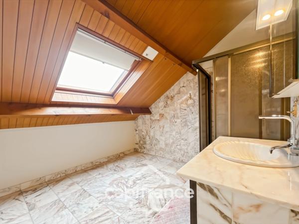 Maison familiale et polyvalente, à Ormesson-sur-Marne, au calme, 4 chambres, dépendance, 2 grands garages, terrain 496 m2