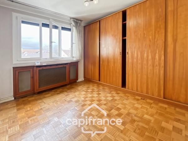 Maison familiale et polyvalente, à Ormesson-sur-Marne, au calme, 4 chambres, dépendance, 2 grands garages, terrain 496 m2