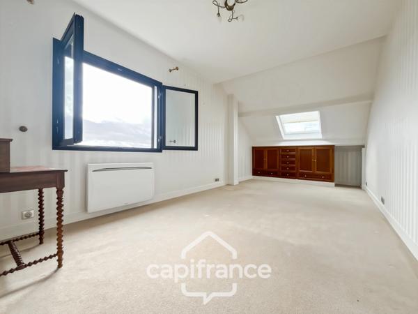 Maison familiale et polyvalente, à Ormesson-sur-Marne, au calme, 4 chambres, dépendance, 2 grands garages, terrain 496 m2