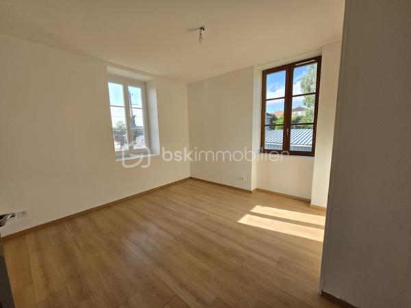 Magnifique Maison de village de 133m² à Saint Léger des Vignes 

Située dans un joli coin de campagne, à deux pas de tous les commerces, écoles et commodités du joli village de Saint Léger des vignes, vous aurez un véritable coup de coeur pour cette magnifique maison de village de 1945, d'une superficie habitable de 133m² sur 3 niveaux, composée d'une grande pièce de vie de 49m², composée d'un salon séjour et d'une cuisine aménagée et équipée, une salle de bain en rez-de-chaussée, Grand palier et 3 chambres au premier niveau, 2 chambres et salle d'eau avec wc intégré au second niveau, garage, Le tout sur un beau terrain clôturé, arboré et entretenu de 1300m².
Cette maison propose une entrée qui dessert une grande et lumineuse pièce de vie  de 49m², composée d'un espace salon séjour et d'une cuisine ouverte, aménagée et équipée. De la cuisine, une grande baie vitrée donne sur une grande terrasse de 42m².
Le rez-de-chaussée propose un wc indépendant, ainsi qu'une grande salle de bain avec baignoire et douche.
Du salon séjour, un escalier monte au premier niveau qui propose un grand palier de 19m², qui dessert trois chambres de 11, 11,5et 13m².
Un nouvel escalier mène au niveau supérieur celui ci propose deux nouvelles chambres de 17 et 27m², ainsi que d'une salle d'eau avec wc intégré.
Tous les sols de cette maison sont en carrelage (Salon séjour, cuisine, salle de bain wc) en linoléum (salle d'eau de l'étage), mais aussi en parquet (chambres), elle est composée d'un chauffage type chauffage électrique, ainsi qu'un ballon production d'eau chaude.
Elle dispose d'une isolation double vitrage PVC et de volets roulants motorisés récents ou volets bois sur toutes les pièces à vivre.
Ce pavillon dispose de combles parfaitement isolés et d'une toiture en tuiles mécaniques terre cuite en très bon état
Côté terrain, cette maison dispose d'une parcelle d'environ 1300 m² de terrain clôturé, entretenu.

Les plus de cette propriété :
La qualité générale du bien parfaitement entretenu avec des beaux volumes de pièces dont son salon séjour, sa cuisine aménagée son mode de chauffage,
son garage, ses extérieurs et sa belle vue .

Des photos supplémentaires sont disponibles sur BSK IMMOBILIER > Nos conseillers > Olivier FRESLON
Pour tout renseignement complémentaire ou pour une visite, contactez moi au 07.62.78.13.13.

Idéale pour un premier achat, cette maison est un vrai coup de cœur, une belle opportunité à saisir, elle n'attend que vous!!!