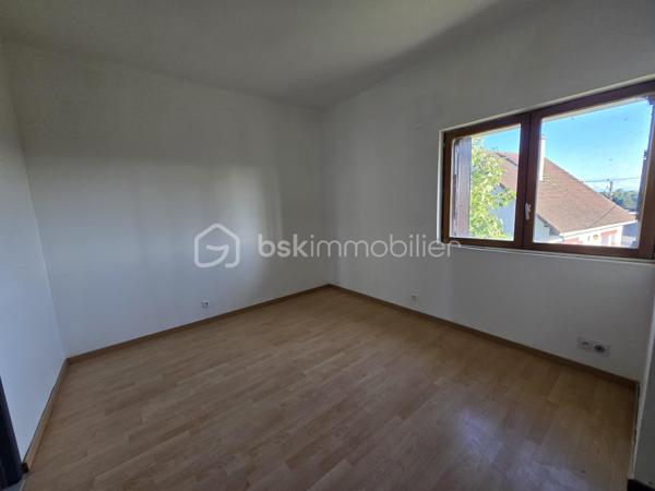 Magnifique Maison de village de 133m² à Saint Léger des Vignes 

Située dans un joli coin de campagne, à deux pas de tous les commerces, écoles et commodités du joli village de Saint Léger des vignes, vous aurez un véritable coup de coeur pour cette magnifique maison de village de 1945, d'une superficie habitable de 133m² sur 3 niveaux, composée d'une grande pièce de vie de 49m², composée d'un salon séjour et d'une cuisine aménagée et équipée, une salle de bain en rez-de-chaussée, Grand palier et 3 chambres au premier niveau, 2 chambres et salle d'eau avec wc intégré au second niveau, garage, Le tout sur un beau terrain clôturé, arboré et entretenu de 1300m².
Cette maison propose une entrée qui dessert une grande et lumineuse pièce de vie  de 49m², composée d'un espace salon séjour et d'une cuisine ouverte, aménagée et équipée. De la cuisine, une grande baie vitrée donne sur une grande terrasse de 42m².
Le rez-de-chaussée propose un wc indépendant, ainsi qu'une grande salle de bain avec baignoire et douche.
Du salon séjour, un escalier monte au premier niveau qui propose un grand palier de 19m², qui dessert trois chambres de 11, 11,5et 13m².
Un nouvel escalier mène au niveau supérieur celui ci propose deux nouvelles chambres de 17 et 27m², ainsi que d'une salle d'eau avec wc intégré.
Tous les sols de cette maison sont en carrelage (Salon séjour, cuisine, salle de bain wc) en linoléum (salle d'eau de l'étage), mais aussi en parquet (chambres), elle est composée d'un chauffage type chauffage électrique, ainsi qu'un ballon production d'eau chaude.
Elle dispose d'une isolation double vitrage PVC et de volets roulants motorisés récents ou volets bois sur toutes les pièces à vivre.
Ce pavillon dispose de combles parfaitement isolés et d'une toiture en tuiles mécaniques terre cuite en très bon état
Côté terrain, cette maison dispose d'une parcelle d'environ 1300 m² de terrain clôturé, entretenu.

Les plus de cette propriété :
La qualité générale du bien parfaitement entretenu avec des beaux volumes de pièces dont son salon séjour, sa cuisine aménagée son mode de chauffage,
son garage, ses extérieurs et sa belle vue .

Des photos supplémentaires sont disponibles sur BSK IMMOBILIER > Nos conseillers > Olivier FRESLON
Pour tout renseignement complémentaire ou pour une visite, contactez moi au 07.62.78.13.13.

Idéale pour un premier achat, cette maison est un vrai coup de cœur, une belle opportunité à saisir, elle n'attend que vous!!!