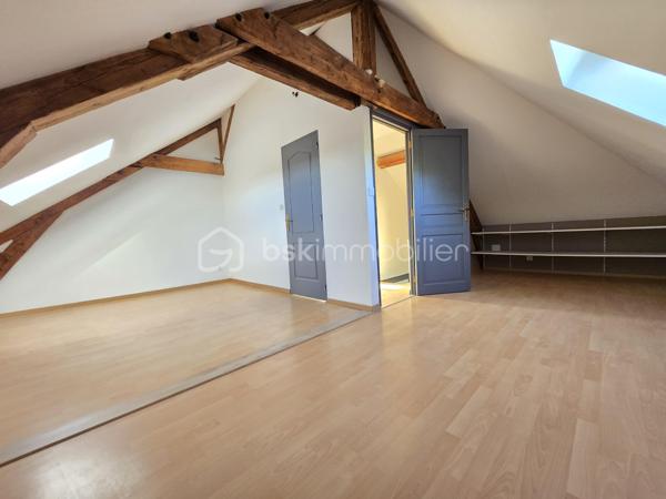 Magnifique Maison de village de 133m² à Saint Léger des Vignes 

Située dans un joli coin de campagne, à deux pas de tous les commerces, écoles et commodités du joli village de Saint Léger des vignes, vous aurez un véritable coup de coeur pour cette magnifique maison de village de 1945, d'une superficie habitable de 133m² sur 3 niveaux, composée d'une grande pièce de vie de 49m², composée d'un salon séjour et d'une cuisine aménagée et équipée, une salle de bain en rez-de-chaussée, Grand palier et 3 chambres au premier niveau, 2 chambres et salle d'eau avec wc intégré au second niveau, garage, Le tout sur un beau terrain clôturé, arboré et entretenu de 1300m².
Cette maison propose une entrée qui dessert une grande et lumineuse pièce de vie  de 49m², composée d'un espace salon séjour et d'une cuisine ouverte, aménagée et équipée. De la cuisine, une grande baie vitrée donne sur une grande terrasse de 42m².
Le rez-de-chaussée propose un wc indépendant, ainsi qu'une grande salle de bain avec baignoire et douche.
Du salon séjour, un escalier monte au premier niveau qui propose un grand palier de 19m², qui dessert trois chambres de 11, 11,5et 13m².
Un nouvel escalier mène au niveau supérieur celui ci propose deux nouvelles chambres de 17 et 27m², ainsi que d'une salle d'eau avec wc intégré.
Tous les sols de cette maison sont en carrelage (Salon séjour, cuisine, salle de bain wc) en linoléum (salle d'eau de l'étage), mais aussi en parquet (chambres), elle est composée d'un chauffage type chauffage électrique, ainsi qu'un ballon production d'eau chaude.
Elle dispose d'une isolation double vitrage PVC et de volets roulants motorisés récents ou volets bois sur toutes les pièces à vivre.
Ce pavillon dispose de combles parfaitement isolés et d'une toiture en tuiles mécaniques terre cuite en très bon état
Côté terrain, cette maison dispose d'une parcelle d'environ 1300 m² de terrain clôturé, entretenu.

Les plus de cette propriété :
La qualité générale du bien parfaitement entretenu avec des beaux volumes de pièces dont son salon séjour, sa cuisine aménagée son mode de chauffage,
son garage, ses extérieurs et sa belle vue .

Des photos supplémentaires sont disponibles sur BSK IMMOBILIER > Nos conseillers > Olivier FRESLON
Pour tout renseignement complémentaire ou pour une visite, contactez moi au 07.62.78.13.13.

Idéale pour un premier achat, cette maison est un vrai coup de cœur, une belle opportunité à saisir, elle n'attend que vous!!!