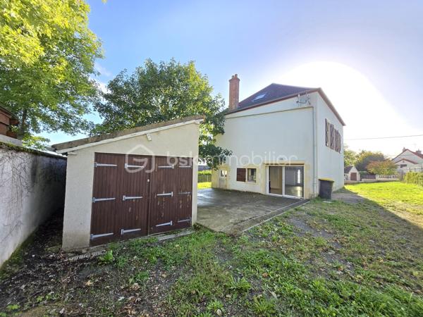 Magnifique Maison de village de 133m² à Saint Léger des Vignes 

Située dans un joli coin de campagne, à deux pas de tous les commerces, écoles et commodités du joli village de Saint Léger des vignes, vous aurez un véritable coup de coeur pour cette magnifique maison de village de 1945, d'une superficie habitable de 133m² sur 3 niveaux, composée d'une grande pièce de vie de 49m², composée d'un salon séjour et d'une cuisine aménagée et équipée, une salle de bain en rez-de-chaussée, Grand palier et 3 chambres au premier niveau, 2 chambres et salle d'eau avec wc intégré au second niveau, garage, Le tout sur un beau terrain clôturé, arboré et entretenu de 1300m².
Cette maison propose une entrée qui dessert une grande et lumineuse pièce de vie  de 49m², composée d'un espace salon séjour et d'une cuisine ouverte, aménagée et équipée. De la cuisine, une grande baie vitrée donne sur une grande terrasse de 42m².
Le rez-de-chaussée propose un wc indépendant, ainsi qu'une grande salle de bain avec baignoire et douche.
Du salon séjour, un escalier monte au premier niveau qui propose un grand palier de 19m², qui dessert trois chambres de 11, 11,5et 13m².
Un nouvel escalier mène au niveau supérieur celui ci propose deux nouvelles chambres de 17 et 27m², ainsi que d'une salle d'eau avec wc intégré.
Tous les sols de cette maison sont en carrelage (Salon séjour, cuisine, salle de bain wc) en linoléum (salle d'eau de l'étage), mais aussi en parquet (chambres), elle est composée d'un chauffage type chauffage électrique, ainsi qu'un ballon production d'eau chaude.
Elle dispose d'une isolation double vitrage PVC et de volets roulants motorisés récents ou volets bois sur toutes les pièces à vivre.
Ce pavillon dispose de combles parfaitement isolés et d'une toiture en tuiles mécaniques terre cuite en très bon état
Côté terrain, cette maison dispose d'une parcelle d'environ 1300 m² de terrain clôturé, entretenu.

Les plus de cette propriété :
La qualité générale du bien parfaitement entretenu avec des beaux volumes de pièces dont son salon séjour, sa cuisine aménagée son mode de chauffage,
son garage, ses extérieurs et sa belle vue .

Des photos supplémentaires sont disponibles sur BSK IMMOBILIER > Nos conseillers > Olivier FRESLON
Pour tout renseignement complémentaire ou pour une visite, contactez moi au 07.62.78.13.13.

Idéale pour un premier achat, cette maison est un vrai coup de cœur, une belle opportunité à saisir, elle n'attend que vous!!!