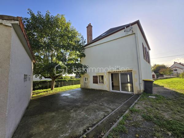 Magnifique Maison de village de 133m² à Saint Léger des Vignes 

Située dans un joli coin de campagne, à deux pas de tous les commerces, écoles et commodités du joli village de Saint Léger des vignes, vous aurez un véritable coup de coeur pour cette magnifique maison de village de 1945, d'une superficie habitable de 133m² sur 3 niveaux, composée d'une grande pièce de vie de 49m², composée d'un salon séjour et d'une cuisine aménagée et équipée, une salle de bain en rez-de-chaussée, Grand palier et 3 chambres au premier niveau, 2 chambres et salle d'eau avec wc intégré au second niveau, garage, Le tout sur un beau terrain clôturé, arboré et entretenu de 1300m².
Cette maison propose une entrée qui dessert une grande et lumineuse pièce de vie  de 49m², composée d'un espace salon séjour et d'une cuisine ouverte, aménagée et équipée. De la cuisine, une grande baie vitrée donne sur une grande terrasse de 42m².
Le rez-de-chaussée propose un wc indépendant, ainsi qu'une grande salle de bain avec baignoire et douche.
Du salon séjour, un escalier monte au premier niveau qui propose un grand palier de 19m², qui dessert trois chambres de 11, 11,5et 13m².
Un nouvel escalier mène au niveau supérieur celui ci propose deux nouvelles chambres de 17 et 27m², ainsi que d'une salle d'eau avec wc intégré.
Tous les sols de cette maison sont en carrelage (Salon séjour, cuisine, salle de bain wc) en linoléum (salle d'eau de l'étage), mais aussi en parquet (chambres), elle est composée d'un chauffage type chauffage électrique, ainsi qu'un ballon production d'eau chaude.
Elle dispose d'une isolation double vitrage PVC et de volets roulants motorisés récents ou volets bois sur toutes les pièces à vivre.
Ce pavillon dispose de combles parfaitement isolés et d'une toiture en tuiles mécaniques terre cuite en très bon état
Côté terrain, cette maison dispose d'une parcelle d'environ 1300 m² de terrain clôturé, entretenu.

Les plus de cette propriété :
La qualité générale du bien parfaitement entretenu avec des beaux volumes de pièces dont son salon séjour, sa cuisine aménagée son mode de chauffage,
son garage, ses extérieurs et sa belle vue .

Des photos supplémentaires sont disponibles sur BSK IMMOBILIER > Nos conseillers > Olivier FRESLON
Pour tout renseignement complémentaire ou pour une visite, contactez moi au 07.62.78.13.13.

Idéale pour un premier achat, cette maison est un vrai coup de cœur, une belle opportunité à saisir, elle n'attend que vous!!!