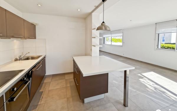 Appartement à vendre    3 pièces • 75,58 m2 Larmor-Plage