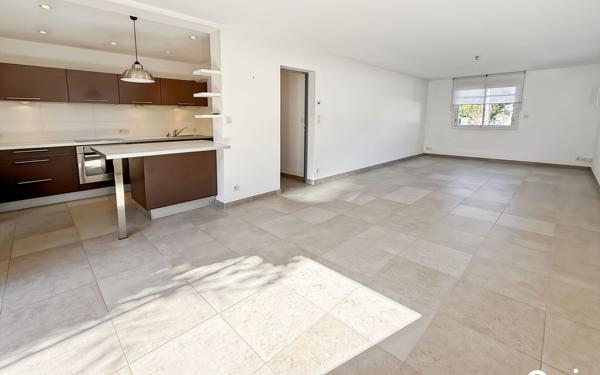 Appartement à vendre    3 pièces • 75,58 m2 Larmor-Plage