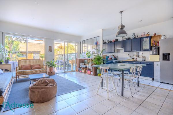 TALENCE - Belle échoppe de plus de 133 m² avec beau jardin et cave