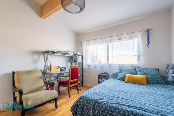 TALENCE - Belle échoppe de plus de 133 m² avec beau jardin et cave