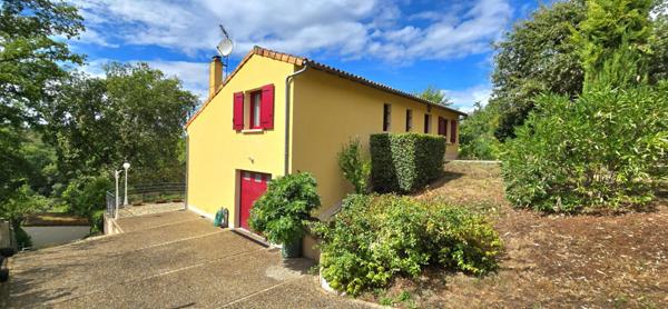 Maison individuelle de type 5, sur un terrain clos et arboré de 1316 m²