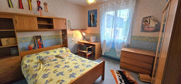 Maison individuelle de type 5, sur un terrain clos et arboré de 1316 m²