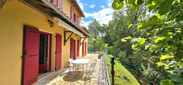 Maison individuelle de type 5, sur un terrain clos et arboré de 1316 m²