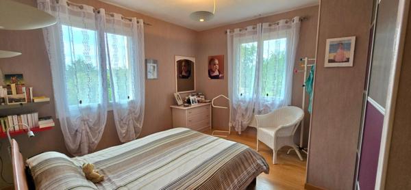 Maison individuelle de type 5, sur un terrain clos et arboré de 1316 m²