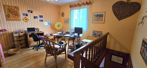 Maison individuelle de type 5, sur un terrain clos et arboré de 1316 m²