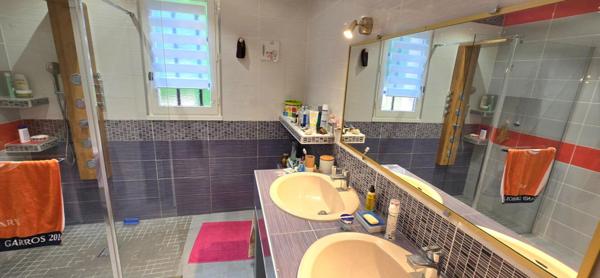 Maison individuelle de type 5, sur un terrain clos et arboré de 1316 m²