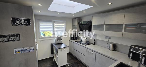 Maison
         5 pièces
        - 91 m² Exclusivité 289 000 € *
