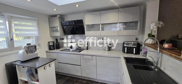 Maison
         5 pièces
        - 91 m² Exclusivité 289 000 € *
