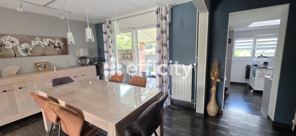 Maison
         5 pièces
        - 91 m² Exclusivité 289 000 € *