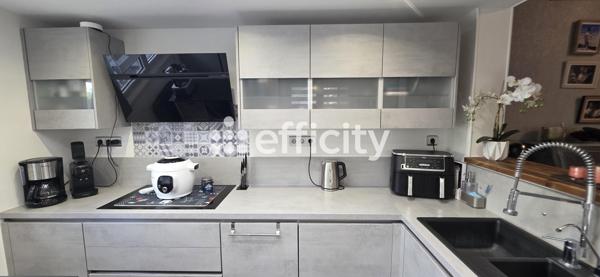 Maison
         5 pièces
        - 91 m² Exclusivité 289 000 € *