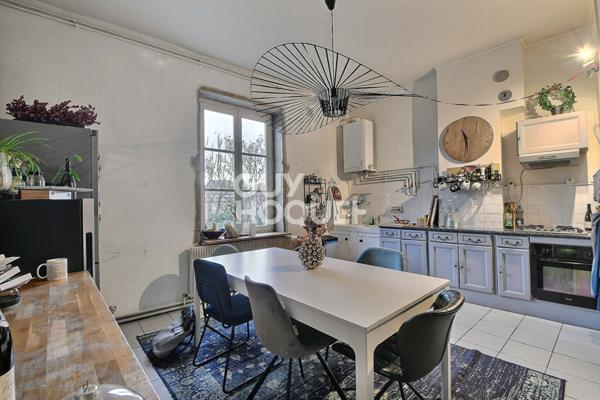 À vendre au COEUR DE MONPLAISIR, appartement T3 de 104 m² avec garage et cave - Lyon (69008)