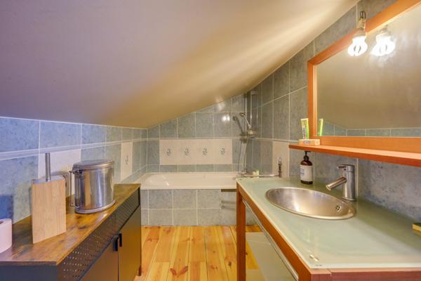 Bordeaux (33300) Maison bourgeoise 8 pièces d'environ 200m2 habitables en R+1 avec double garage, atelier et jardin