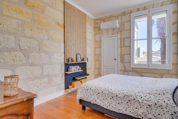 Bordeaux (33300) Maison bourgeoise 8 pièces d'environ 200m2 habitables en R+1 avec double garage, atelier et jardin