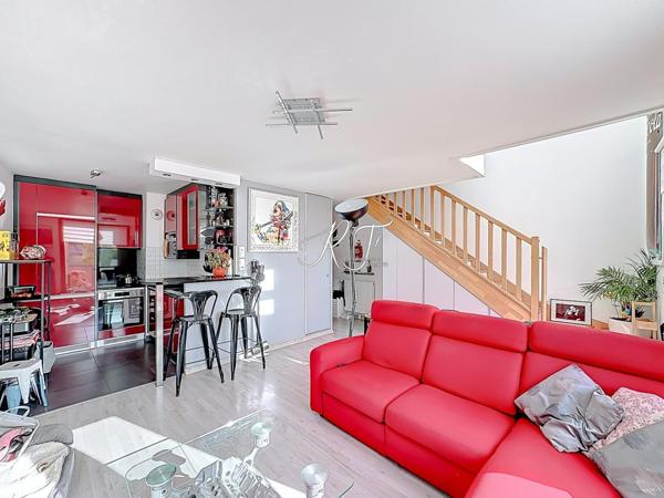 DUPLEX  sans VIS-A-VIS PROCHE TOUTES COMMODITES