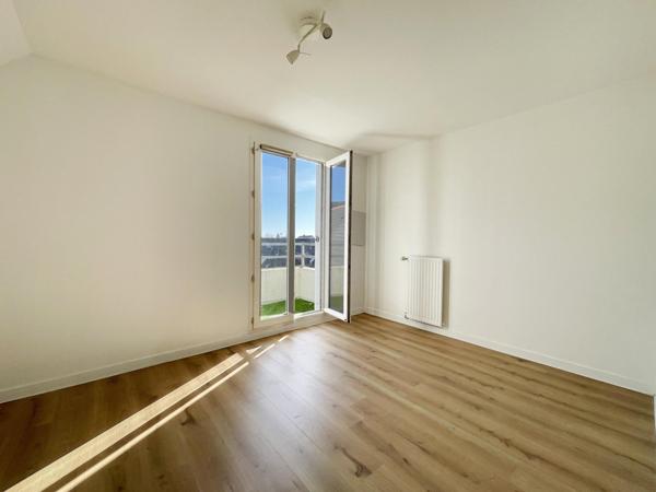 Duplex T4 lumineux de 103 m² - Île de Nantes – Place Galarne
