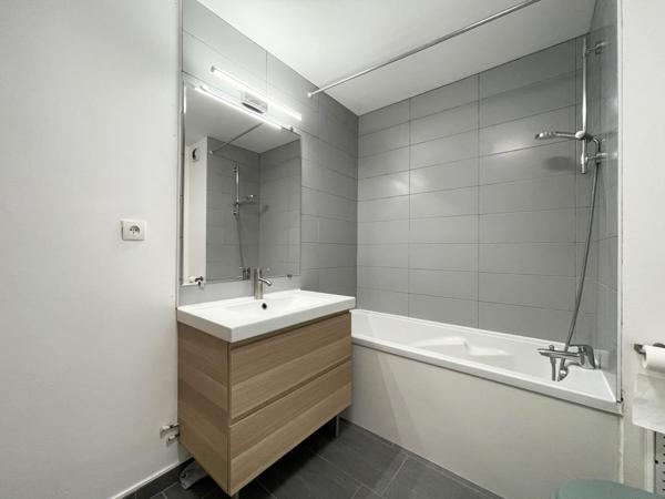 Duplex T4 lumineux de 103 m² - Île de Nantes – Place Galarne