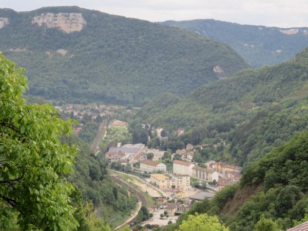 Immeuble à aménager de 320 m² à vendre au centre de SAINT RAMBERT EN BUGEY (01)