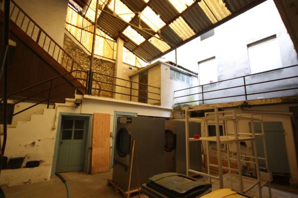 Immeuble à aménager de 320 m² à vendre au centre de SAINT RAMBERT EN BUGEY (01)