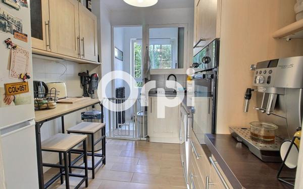 Appartement à vendre    3 pièces • 55,70 m2 Marseille 10