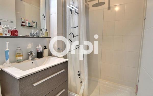 Appartement à vendre    3 pièces • 55,70 m2 Marseille 10