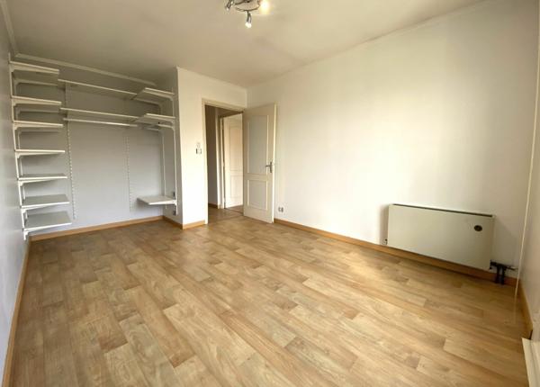 Immeuble à vendre    6 pièces •  Agen