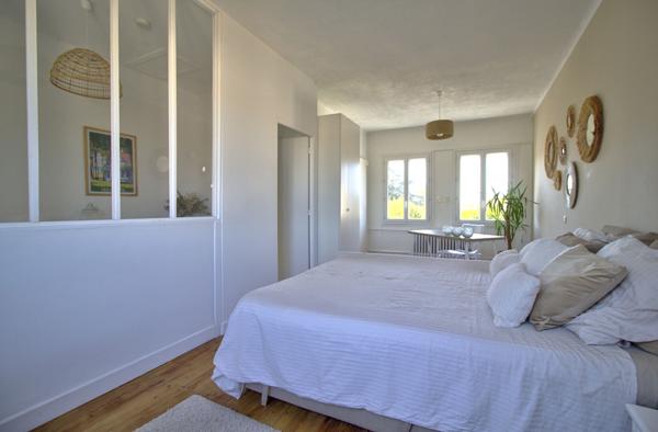 AGEN CENTRE - Charmante maison de ville lumineuse de 105 m² avec 3 chambres, garage et extérieur quartier préfecture.